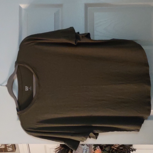 GAP Tops - Gap t-shirt army green